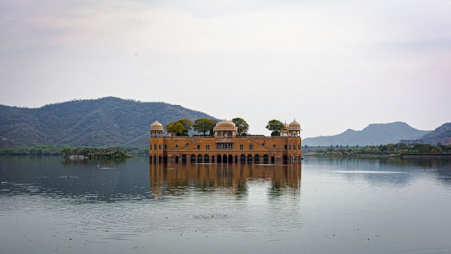  images/jal mahal-4.jpg
